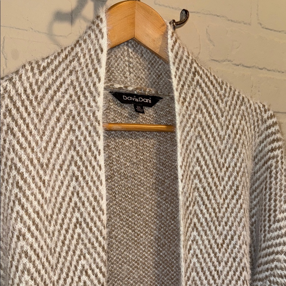 DAVI & DANI cardigan Chevron tan and Cream 2xl super soft